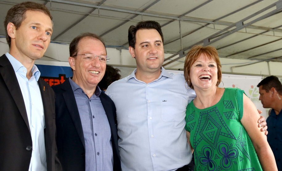 A instalação de uma indústria de alimentos vai gerar 650 empregos diretos em Cambé, na Região Metropolitana de Londrina, Norte do Paraná. O investimento de R$ 170 milhões é do Grupo Muffato e foi anunciado nesta sexta-feira (20) em evento com o governador Carlos Massa Ratinho Junior e o diretor da empresa, Everton Muffato, realizado na prefeitura de Cambé.