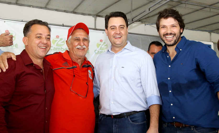 A instalação de uma indústria de alimentos vai gerar 650 empregos diretos em Cambé, na Região Metropolitana de Londrina, Norte do Paraná. O investimento de R$ 170 milhões é do Grupo Muffato e foi anunciado nesta sexta-feira (20) em evento com o governador Carlos Massa Ratinho Junior e o diretor da empresa, Everton Muffato, realizado na prefeitura de Cambé.