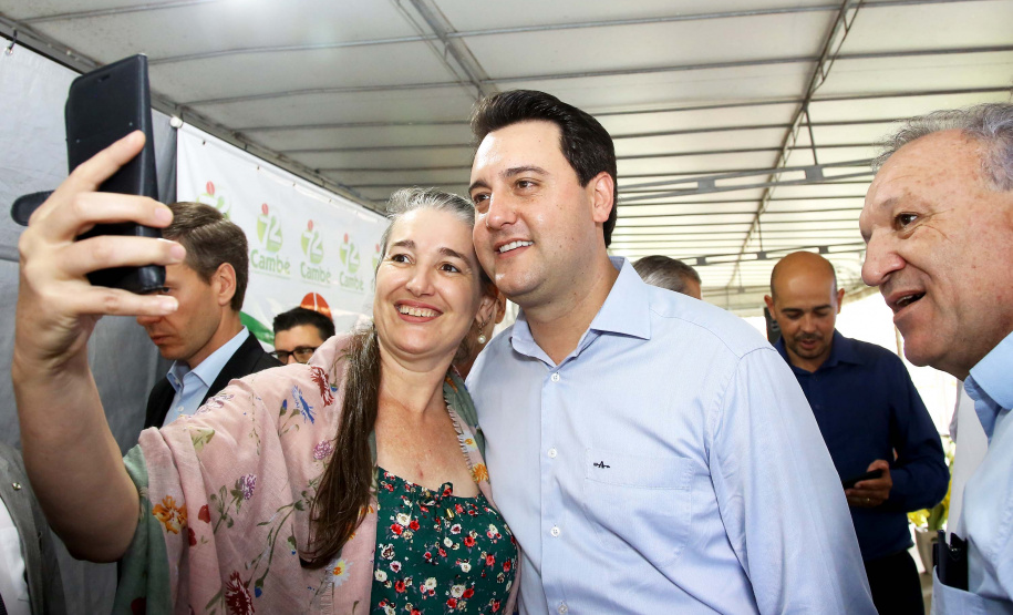 A instalação de uma indústria de alimentos vai gerar 650 empregos diretos em Cambé, na Região Metropolitana de Londrina, Norte do Paraná. O investimento de R$ 170 milhões é do Grupo Muffato e foi anunciado nesta sexta-feira (20) em evento com o governador Carlos Massa Ratinho Junior e o diretor da empresa, Everton Muffato, realizado na prefeitura de Cambé.