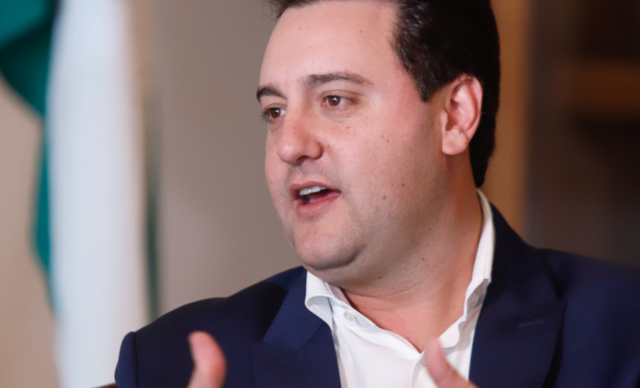 As ações em infraestrutura, os novos programas sociais e de enxugamento na máquina pública, além de inovações na educação, a regionalização da saúde, investimentos nos municípios e geração de empregos. Esses são alguns dos destaques do governador Carlos Massa Ratinho Junior sobre o primeiro ano de administração do Estado. Foto:Rodrigo Felix Leal/AEN