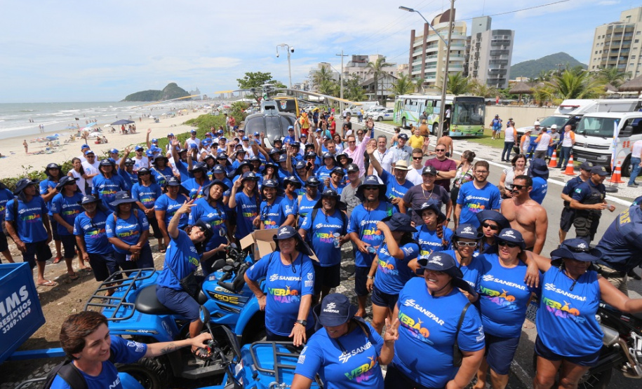 Equipe de limpeza que vai trabalhar durante o Verão Maior.
Foto: Sanepar