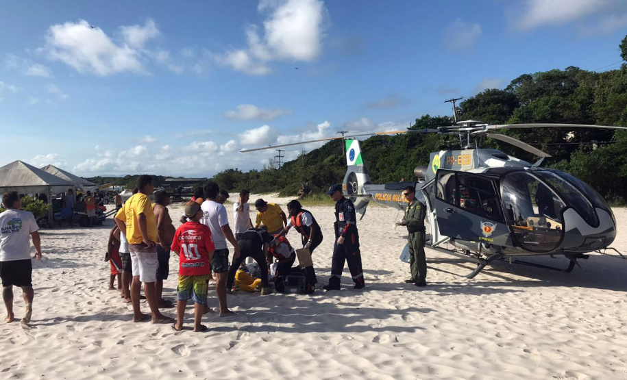 O uso do helicóptero Falcão 03 do Batalhão de Polícia Militar de Operações Aéreas (BPMOA), do Governo do Estado, salvou 13 vidas no Litoral do Paraná em sete dias, desde o início da Operação Verão Maior.
Foto: PMPR
