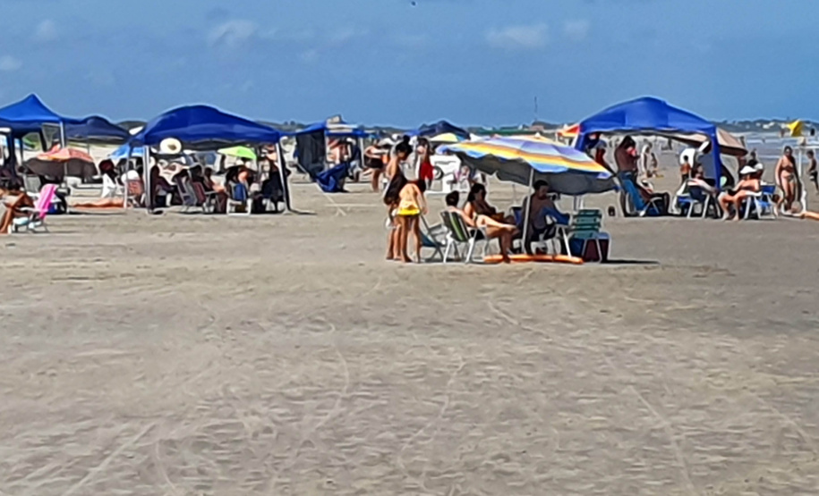 Uma grande queima de fogos é planejada para a virada de ano 2019/2020 em Matinhos, Guaratuba e Pontal do Paraná, no Litoral. Foto: Ari Dias/AEN