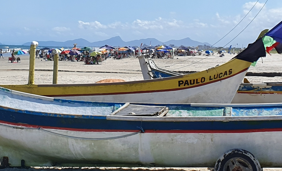 Uma grande queima de fogos é planejada para a virada de ano 2019/2020 em Matinhos, Guaratuba e Pontal do Paraná, no Litoral. Foto: Ari Dias/AEN