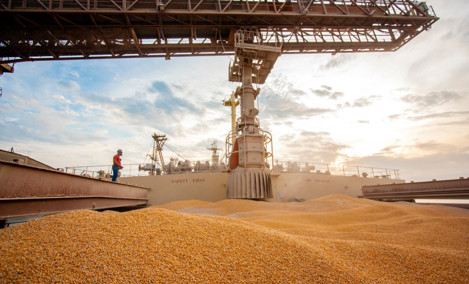 Porto de Paranaguá alcançou na madrugada desta terça-feira (31) a marca de 53.098.566 toneladas de produtos movimentados. O número, que deve aumentar ao longo do dia, já supera o recorde do ano passado, quando foram 53.029.221 toneladas.  Foto: Claudio Nívea/Portos do Paraná