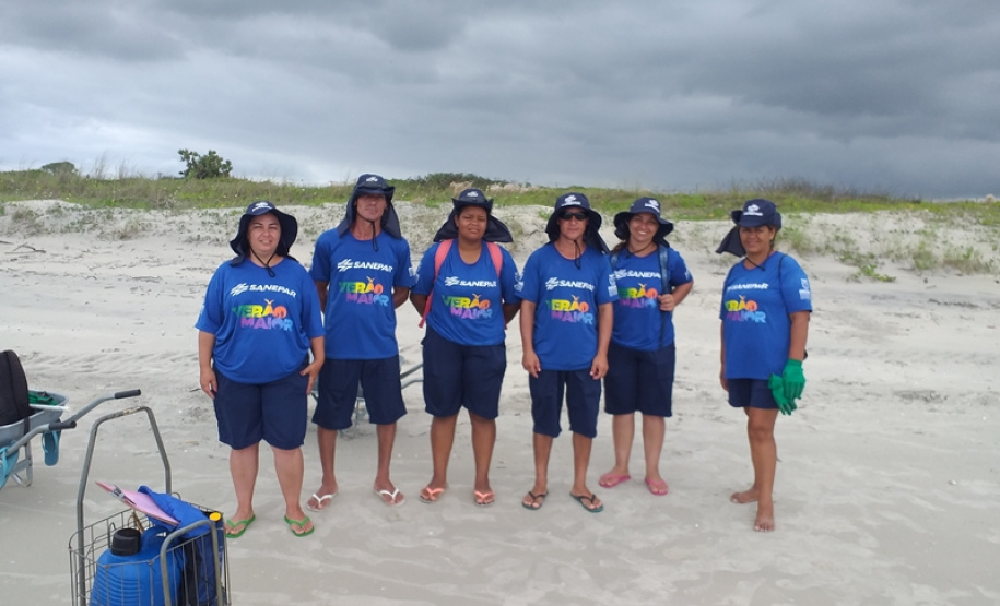 O volume de lixo coletado nas praias de Matinhos, Guaratuba e Pontal do Paraná na noite da virada do ano foi 25% maior que na mesma data do ano passado. Ao todo, foram coletadas 30,5 toneladas de entulho deixadas na areia.
Foto: Sanepar