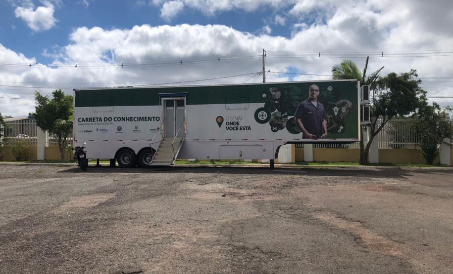 O ano de 2020 começa com os cursos das Carretas do Conhecimento percorrendo novos municípios. Nesta segunda-feira (06), as unidades móveis iniciam as aulas de qualificação profissional  em Astorga (curso de Confecção), Sertanópolis (Confecção), Mariópolis (Instalações Elétricas); Pontal do Paraná (Mecânica Automotiva); Ampére (Mecânica Básica); Campina Grande do Sul (Panificação) e Santa Terezinha do Itaipu (Refrigeração). Foto:SEJUF