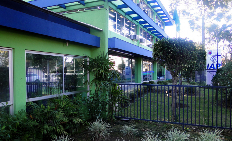 Os órgãos ambientais do Estado estão agora reunidos em um único instituto, vinculado à Secretaria do Desenvolvimento Sustentável e do Turismo. O governador Carlos Massa Ratinho Junior sancionou a Lei número 20.070/19, que autoriza a incorporação do ITCG (Instituto de Terras, Cartografia e Geologia) e do Instituto das Águas do Paraná pelo Instituto Ambiental do Paraná - agora denominado Instituto Água e Terra.Foto:.IAP