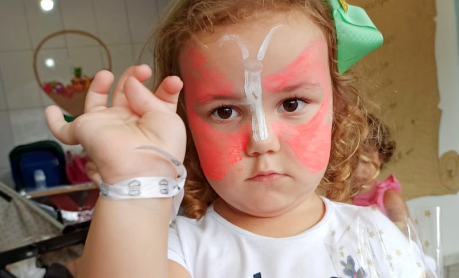 A Polícia Civil do Paraná (PCPR) está realizando campanha educativa em escolas do Litoral do Estado, durante todo o período da temporada. A primeira ação aconteceu na escola Aquarela de Recreação Infantil, em Matinhos, na última semana. O objetivo é orientar crianças e professores, a fim de prevenir que sejam vítimas de crime, tanto nas ruas quanto no âmbito escolar.
Foto: Polícia Civil