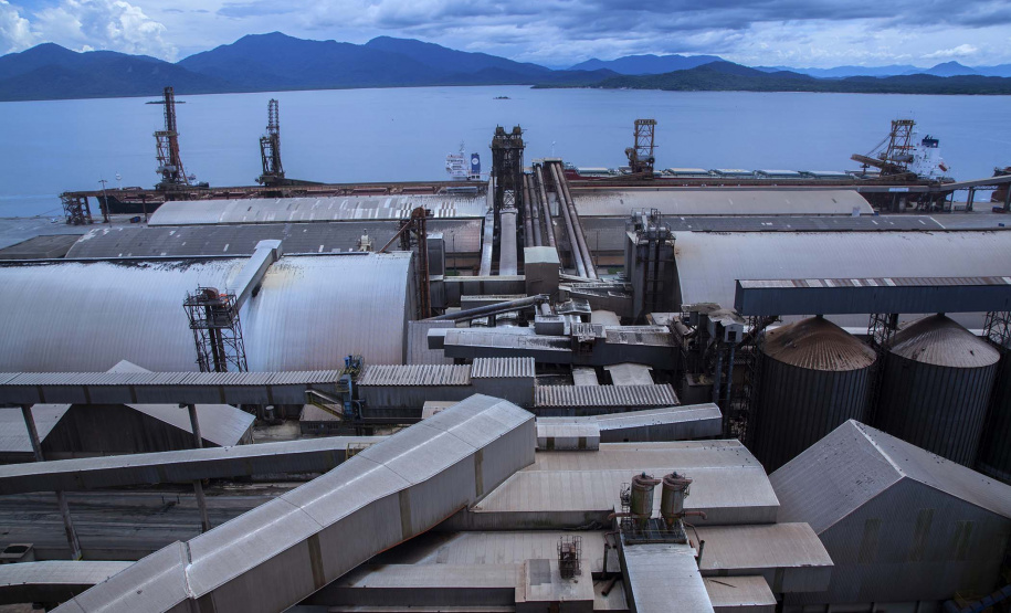 Janeiro é mês em que a produção se desenvolve no campo e a empresa pública Portos do Paraná aproveita para fazer manutenções e se preparar para movimentar a produção quando chegar o período de safra. Os silos públicos e as estruturas de uso comum aos terminais operadores do Corredor de Exportação do Porto de Paranaguá passam por uma revisão para operar a todo vapor, em 2020.Foto: Claudio Neves/Portos do Paraná
