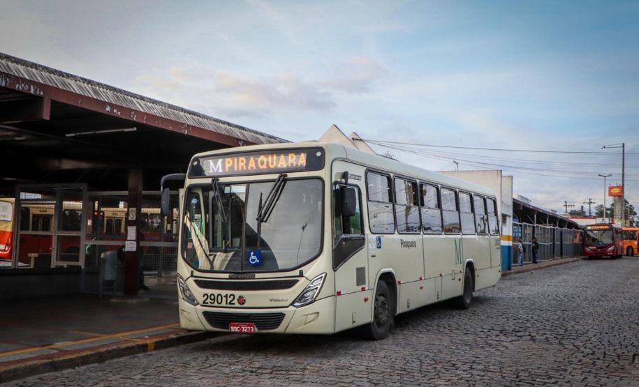 Criar novas possibilidades de conexões para o transporte coletivo é uma maneira de tornar o sistema mais atrativo e combater a queda no número de usuários que os ônibus vêm enfrentando nos últimos anos. Por isso, a partir desta segunda-feira (13), a Coordenação da Região Metropolitana de Curitiba (Comec) realiza duas importantes ações envolvendo linhas que atendem o município de São José dos Pinhais.Foto: COMEC