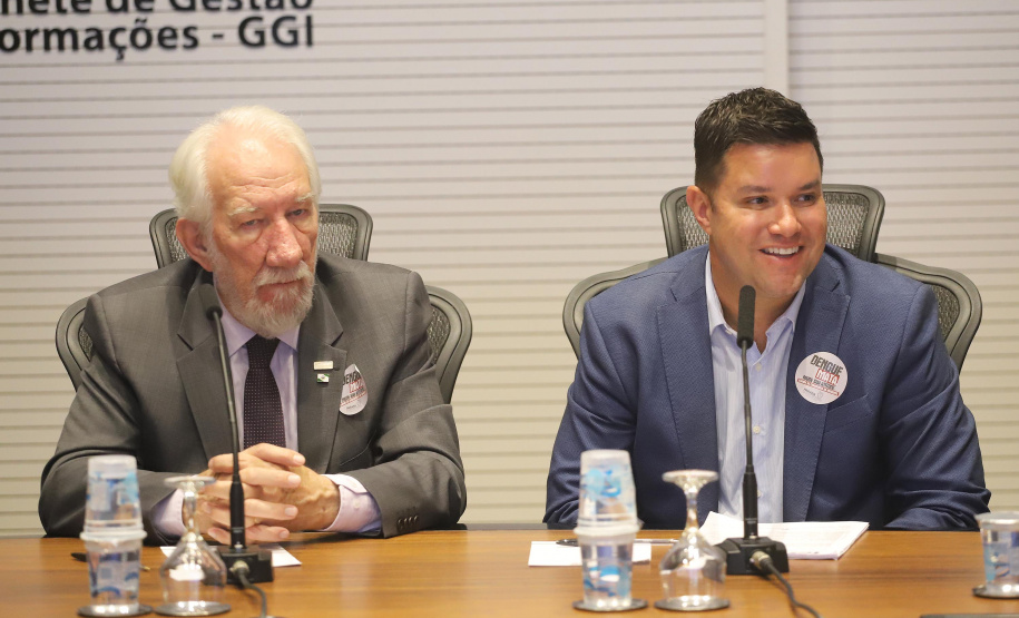 O vice-governador Darci Piana, coordenou a 1a reunião do secretariádo de 2020. N/F: secretário Chefe da Casa Civil, Guto Silva.
Curitiba, 14-01-20.
Foto: Arnaldo Alves / AEN