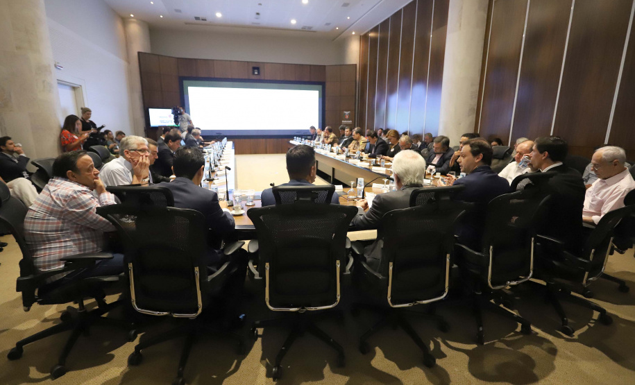 O vice-governador Darci Piana, coordenou a 1a reunião do secretariádo de 2020.
Curitiba, 14-01-20.
Foto: Arnaldo Alves / AEN