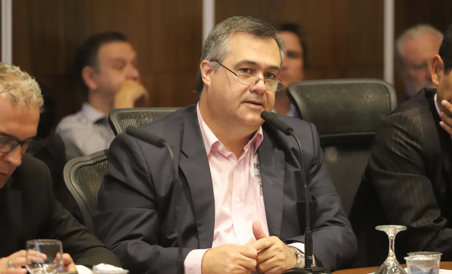 O vice-governador Darci Piana, coordenou a 1a reunião do secretariádo de 2020. N/F: secretário de Saúde Beto Preto apresenta dados sobre a dengue.
Curitiba, 14-01-20.
Foto: Arnaldo Alves / AEN