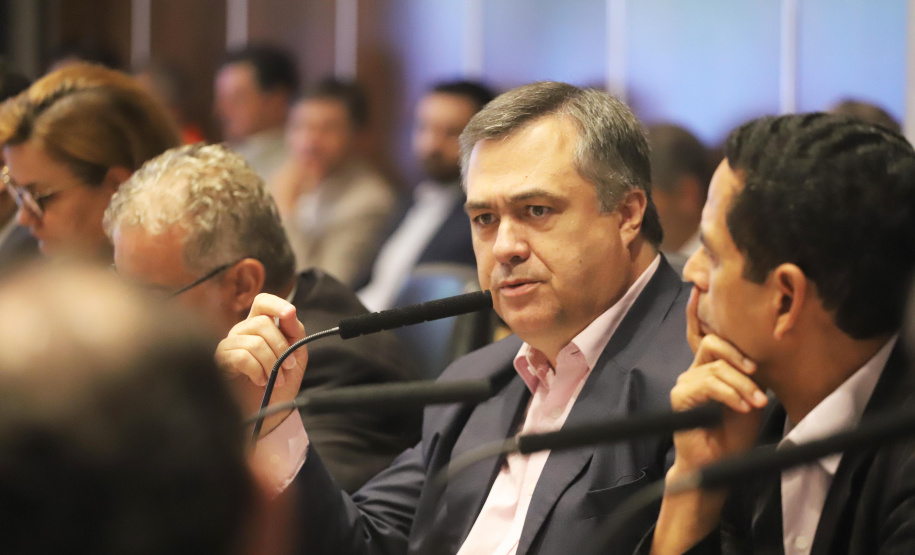 O vice-governador Darci Piana, coordenou a 1a reunião do secretariádo de 2020. N/F: secretário de Saúde Beto Preto apresenta dados sobre a dengue.
Curitiba, 14-01-20.
Foto: Arnaldo Alves / AEN