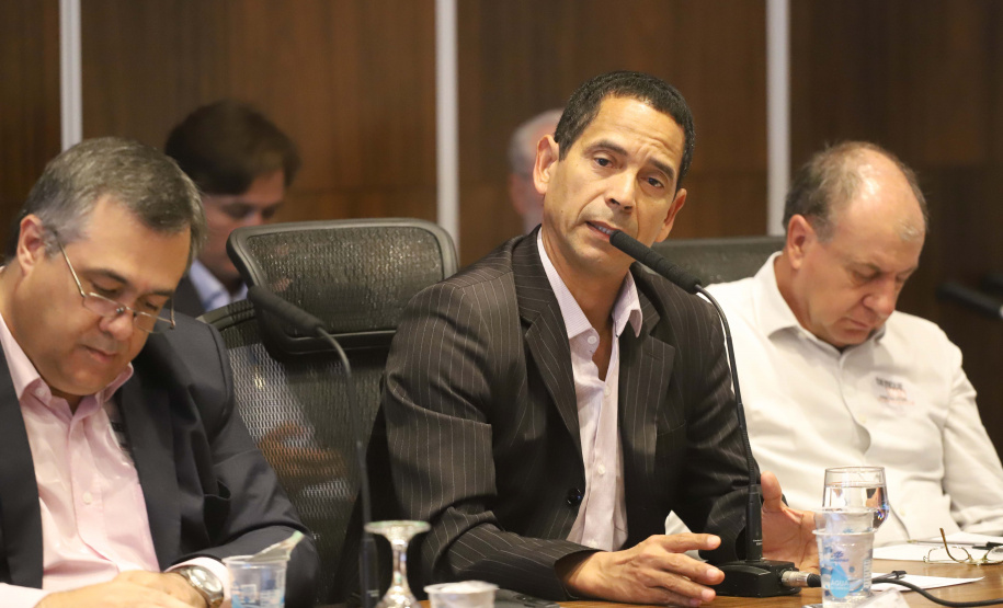 O vice-governador Darci Piana, coordenou a 1a reunião do secretariádo de 2020. N/F: secretário de Segurança, Romulo Marinho, apresenta dados sobre o Verão Maior.
Curitiba, 14-01-20.
Foto: Arnaldo Alves / AEN