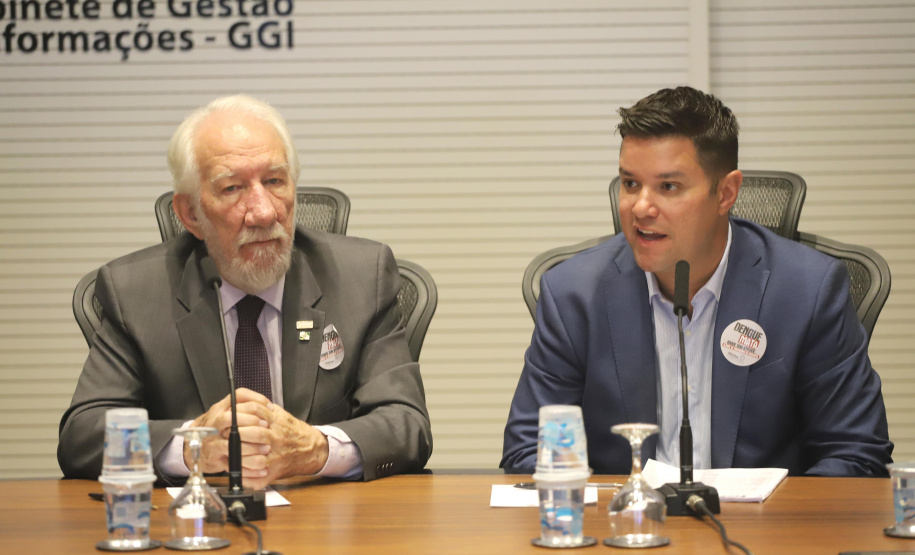 O vice-governador Darci Piana, coordenou a 1a reunião do secretariádo de 2020. N/F: secretário Chefe da Casa Civil, Guto Silva.
Curitiba, 14-01-20.
Foto: Arnaldo Alves / AEN