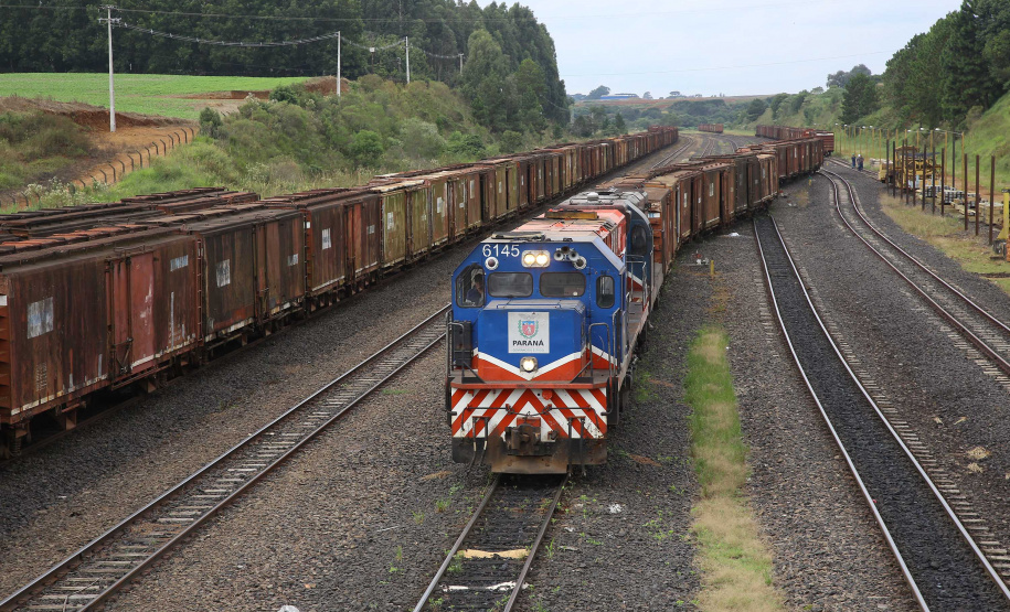 A Ferroeste (Estrada de Ferro Paraná Oeste S.A.) fechou 2019 com lucro operacional de R$ 453 mil (expurgada as depreciações), faturamento bruto na casa dos R$ 30,5 milhões e mais de 1,1 milhão de toneladas de produtos transportados na malha ferroviária que liga Cascavel a Guarapuava. Desde o início da operação da empresa estatal, em 1996, é a primeira vez que um ano termina no azul. Foto: Jaelson Lucas/AEN