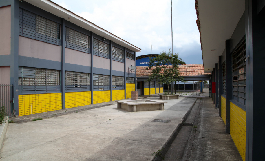 A rede estadual de educação do Paraná terá quatro escolas cívico-militares a partir de 2020. O projeto-piloto é parte do Programa Nacional Escolas Cívico-Militares, do Ministério da Educação e Cultura, e será implementado nos colégios estaduais Beatriz Faria Ansay, em Curitiba; Professora Adélia Barbosa, em Londrina; Tancredo Neves, em Foz do Iguaçu; e Vinícius de Moraes, em Colombo. Foto: Ari Dias/AEN