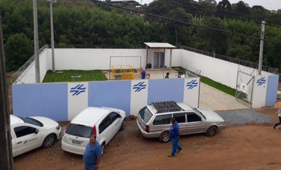 Sanepar implanta serviço de esgoto na Vila Janaína, em Curitiba. Foto: Sanepar