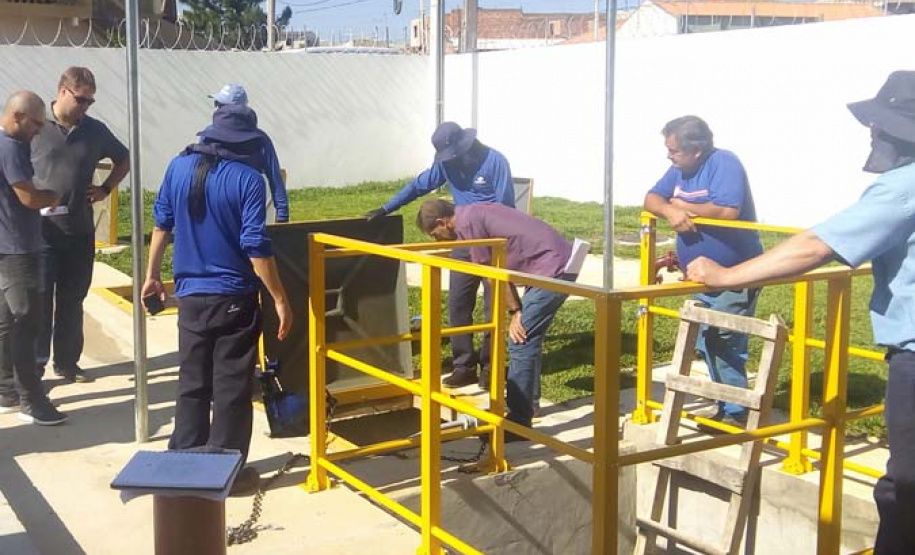 Sanepar implanta serviço de esgoto na Vila Janaína, em Curitiba. Foto: Sanepar