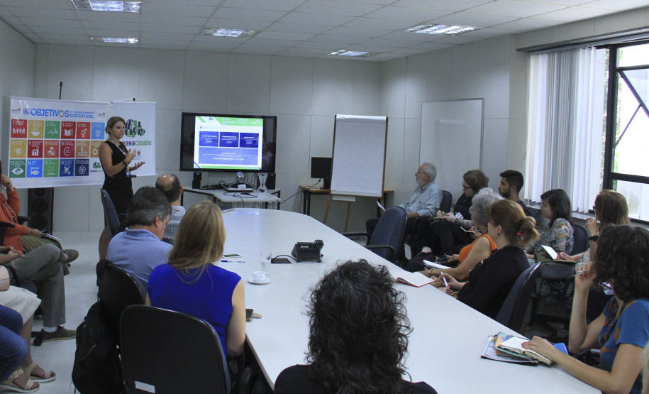 Dirigentes e técnicos do Serviço Social Autônomo (Paranacidade) apresentaram nesta quinta-feira (16) a integrantes da Comissão de Voluntárias em Prol de Cidades Mais Inclusivas para as Mulheres, do Conselho de Urbanismo e Arquitetura do Paraná, Programas de Ação a Secretaria do Desenvolvimento Urbano e de Obras Públicas e do Paranacidade, com vistas à promoção do desenvolvimento urbano no Estado.
