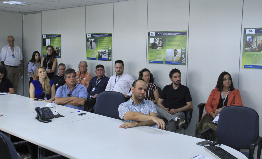 Dirigentes e técnicos do Serviço Social Autônomo (Paranacidade) apresentaram nesta quinta-feira (16) a integrantes da Comissão de Voluntárias em Prol de Cidades Mais Inclusivas para as Mulheres, do Conselho de Urbanismo e Arquitetura do Paraná, Programas de Ação a Secretaria do Desenvolvimento Urbano e de Obras Públicas e do Paranacidade, com vistas à promoção do desenvolvimento urbano no Estado.