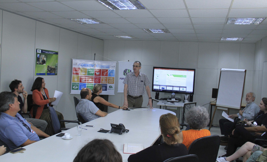 Dirigentes e técnicos do Serviço Social Autônomo (Paranacidade) apresentaram nesta quinta-feira (16) a integrantes da Comissão de Voluntárias em Prol de Cidades Mais Inclusivas para as Mulheres, do Conselho de Urbanismo e Arquitetura do Paraná, Programas de Ação a Secretaria do Desenvolvimento Urbano e de Obras Públicas e do Paranacidade, com vistas à promoção do desenvolvimento urbano no Estado.