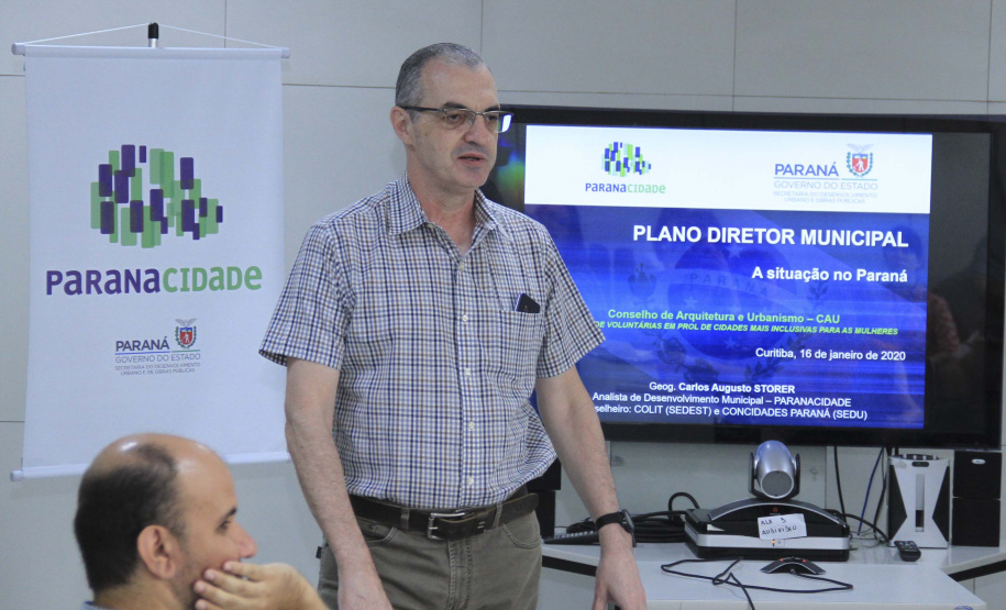 Dirigentes e técnicos do Serviço Social Autônomo (Paranacidade) apresentaram nesta quinta-feira (16) a integrantes da Comissão de Voluntárias em Prol de Cidades Mais Inclusivas para as Mulheres, do Conselho de Urbanismo e Arquitetura do Paraná, Programas de Ação a Secretaria do Desenvolvimento Urbano e de Obras Públicas e do Paranacidade, com vistas à promoção do desenvolvimento urbano no Estado.