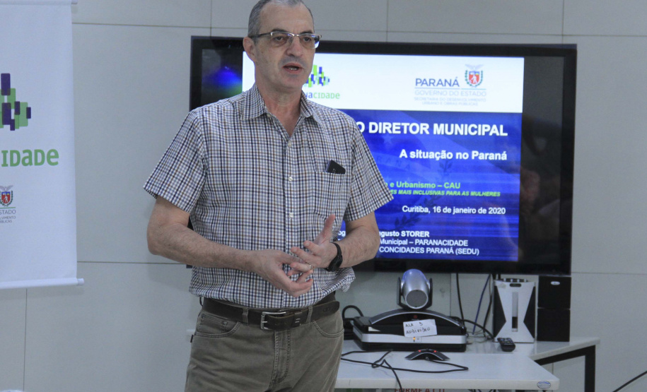 Dirigentes e técnicos do Serviço Social Autônomo (Paranacidade) apresentaram nesta quinta-feira (16) a integrantes da Comissão de Voluntárias em Prol de Cidades Mais Inclusivas para as Mulheres, do Conselho de Urbanismo e Arquitetura do Paraná, Programas de Ação a Secretaria do Desenvolvimento Urbano e de Obras Públicas e do Paranacidade, com vistas à promoção do desenvolvimento urbano no Estado.