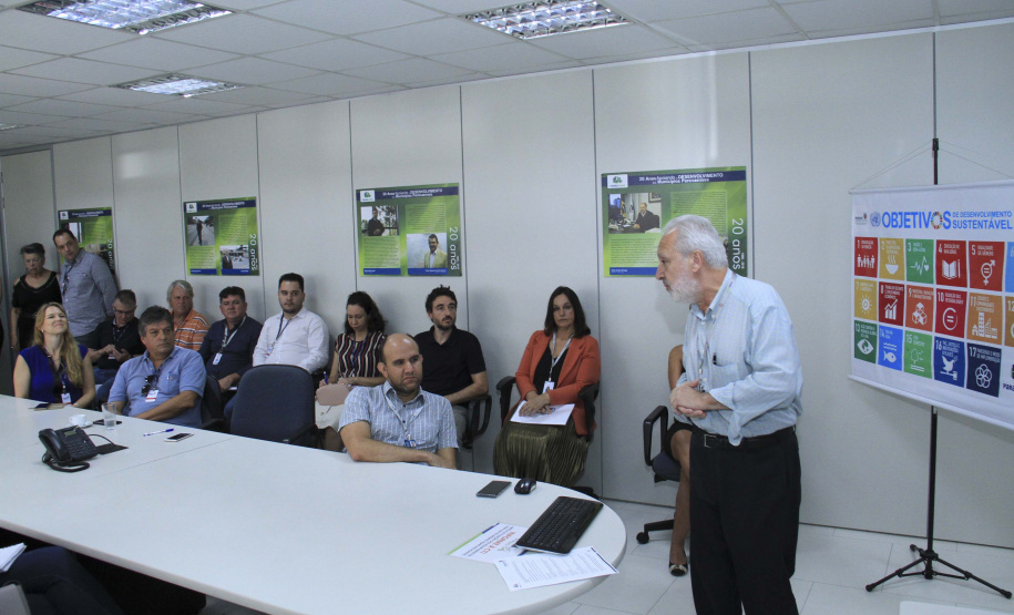 Dirigentes e técnicos do Serviço Social Autônomo (Paranacidade) apresentaram nesta quinta-feira (16) a integrantes da Comissão de Voluntárias em Prol de Cidades Mais Inclusivas para as Mulheres, do Conselho de Urbanismo e Arquitetura do Paraná, Programas de Ação a Secretaria do Desenvolvimento Urbano e de Obras Públicas e do Paranacidade, com vistas à promoção do desenvolvimento urbano no Estado.