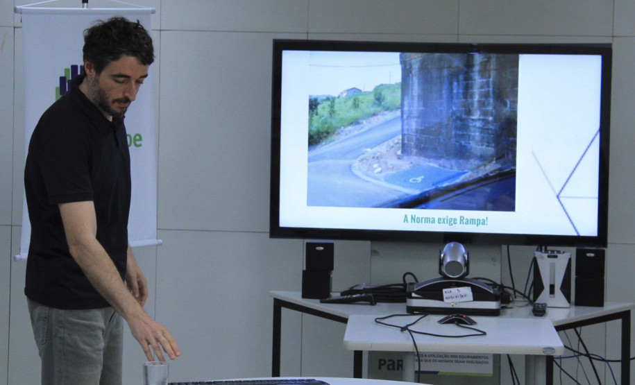 Dirigentes e técnicos do Serviço Social Autônomo (Paranacidade) apresentaram nesta quinta-feira (16) a integrantes da Comissão de Voluntárias em Prol de Cidades Mais Inclusivas para as Mulheres, do Conselho de Urbanismo e Arquitetura do Paraná, Programas de Ação a Secretaria do Desenvolvimento Urbano e de Obras Públicas e do Paranacidade, com vistas à promoção do desenvolvimento urbano no Estado.