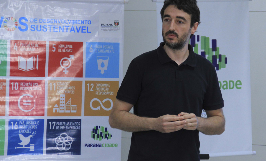 Dirigentes e técnicos do Serviço Social Autônomo (Paranacidade) apresentaram nesta quinta-feira (16) a integrantes da Comissão de Voluntárias em Prol de Cidades Mais Inclusivas para as Mulheres, do Conselho de Urbanismo e Arquitetura do Paraná, Programas de Ação a Secretaria do Desenvolvimento Urbano e de Obras Públicas e do Paranacidade, com vistas à promoção do desenvolvimento urbano no Estado.