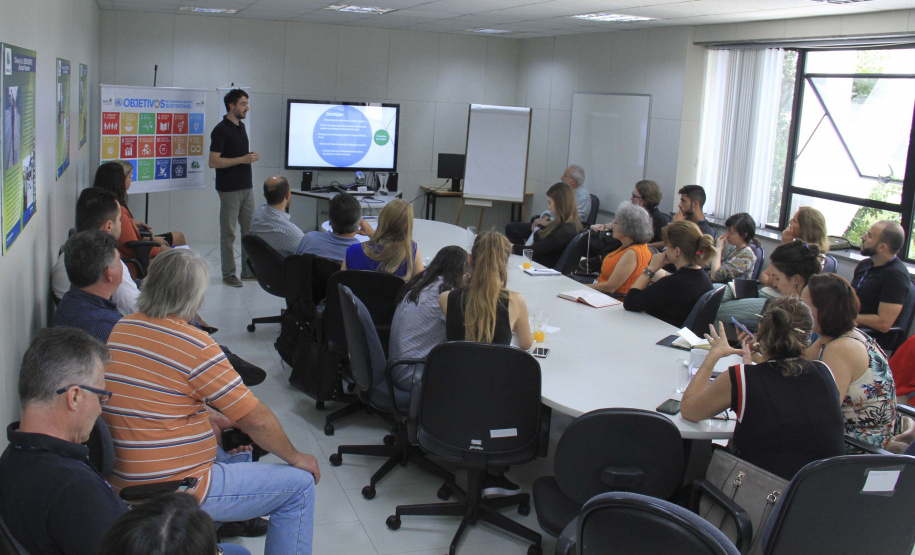 Dirigentes e técnicos do Serviço Social Autônomo (Paranacidade) apresentaram nesta quinta-feira (16) a integrantes da Comissão de Voluntárias em Prol de Cidades Mais Inclusivas para as Mulheres, do Conselho de Urbanismo e Arquitetura do Paraná, Programas de Ação a Secretaria do Desenvolvimento Urbano e de Obras Públicas e do Paranacidade, com vistas à promoção do desenvolvimento urbano no Estado.