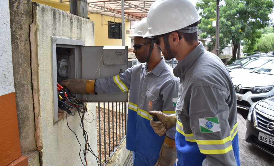 Equipes de combate a ligações irregulares e fraudes no sistema de medição de energia da Copel detectaram ao longo do ano passado, em todo o Paraná, 10.849 procedimentos irregulares realizados por consumidores – o equivalente a 43 casos confirmados por dia. Foto: Copel