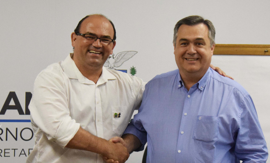 A nova diretoria do Conselho de Secretarias Municipais de Saúde do Paraná (Cosems) e o secretário estadual da Saúde, Beto Preto, firmaram nesta quinta-feira (16) a pactuação de um novo modelo de gestão da entidade, com uma sólida parceria com o Governo, especialmente com o fortalecimento da regionalização dos serviços de saúde. Foto:SESA