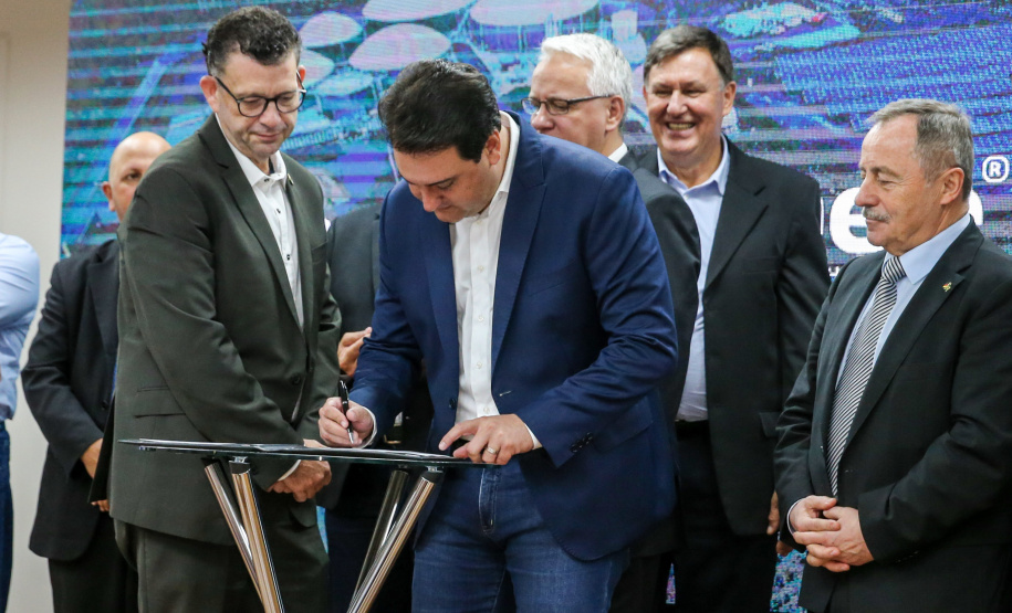 O Governador Carlos Massa Ratinho Junior lança nesta sexta-feira (17/01) o  projeto de transformação de subprodutos da agropecuária e da agroindústria em energias renováveis, no Biopark em Toledo. Serão implantadas uma usina de biometano (combustível veicular) e duas de geração de energia elétrica, a partir de dejetos suínos. Toledo, 17/01/2020 -  Foto: Geraldo Bubniak/AEN