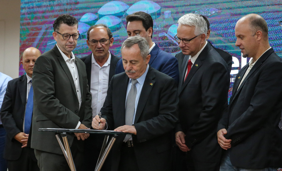 O Governador Carlos Massa Ratinho Junior lança nesta sexta-feira (17/01) o  projeto de transformação de subprodutos da agropecuária e da agroindústria em energias renováveis, no Biopark em Toledo. Serão implantadas uma usina de biometano (combustível veicular) e duas de geração de energia elétrica, a partir de dejetos suínos. Toledo, 17/01/2020 -  Foto: Geraldo Bubniak/AEN