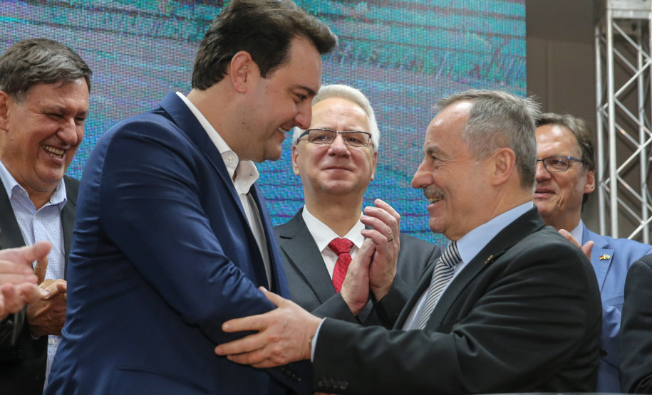 O Governador Carlos Massa Ratinho Junior lança nesta sexta-feira (17/01) o  projeto de transformação de subprodutos da agropecuária e da agroindústria em energias renováveis, no Biopark em Toledo. Serão implantadas uma usina de biometano (combustível veicular) e duas de geração de energia elétrica, a partir de dejetos suínos. Toledo, 17/01/2020 -  Foto: Geraldo Bubniak/AEN