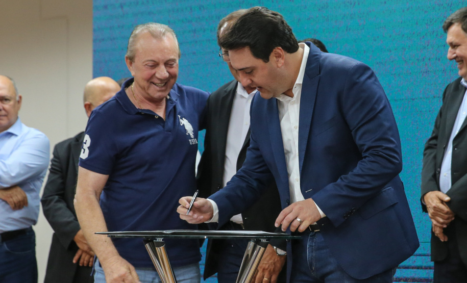 A Companhia de Saneamento do Paraná (Sanepar) vai investir R$ 152 milhões nos sistemas de água e de esgoto sanitário de Toledo, na Região Oeste. O valor será aplicado nos próximos cinco anos, conforme anúncio feito pelo governador Carlos Massa Ratinho Junior nesta sexta-feira (17), que cumpriu agenda no município. Toledo, 17/01/2020 -  Foto: Geraldo Bubniak/AEN