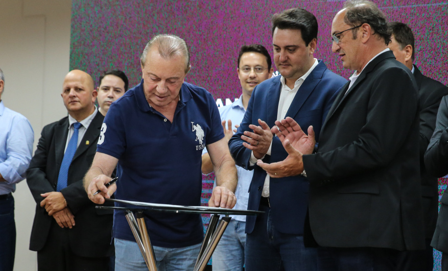 A Companhia de Saneamento do Paraná (Sanepar) vai investir R$ 152 milhões nos sistemas de água e de esgoto sanitário de Toledo, na Região Oeste. O valor será aplicado nos próximos cinco anos, conforme anúncio feito pelo governador Carlos Massa Ratinho Junior nesta sexta-feira (17), que cumpriu agenda no município. Toledo, 17/01/2020 -  Foto: Geraldo Bubniak/AEN