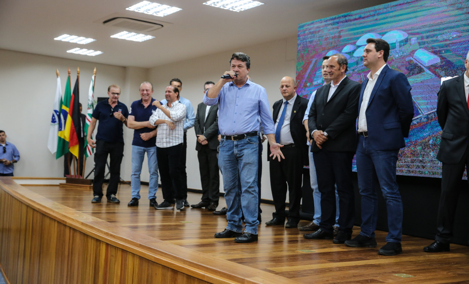 A Companhia de Saneamento do Paraná (Sanepar) vai investir R$ 152 milhões nos sistemas de água e de esgoto sanitário de Toledo, na Região Oeste. O valor será aplicado nos próximos cinco anos, conforme anúncio feito pelo governador Carlos Massa Ratinho Junior nesta sexta-feira (17), que cumpriu agenda no município. Toledo, 17/01/2020 -  Foto: Geraldo Bubniak/AEN