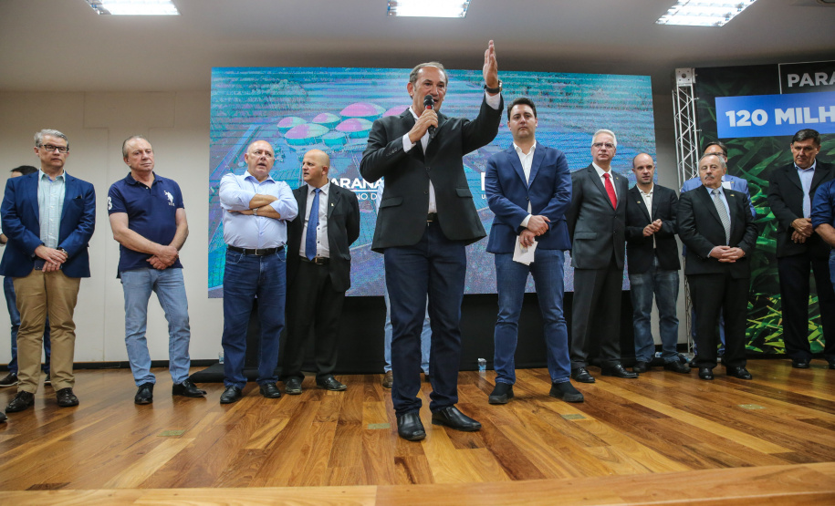 A Companhia de Saneamento do Paraná (Sanepar) vai investir R$ 152 milhões nos sistemas de água e de esgoto sanitário de Toledo, na Região Oeste. O valor será aplicado nos próximos cinco anos, conforme anúncio feito pelo governador Carlos Massa Ratinho Junior nesta sexta-feira (17), que cumpriu agenda no município. Toledo, 17/01/2020 -  Foto: Geraldo Bubniak/AEN