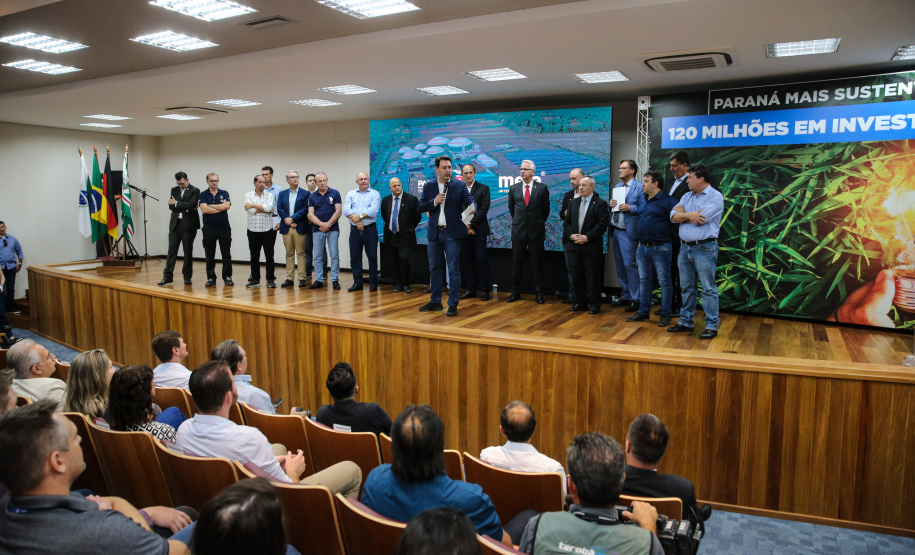 A Companhia de Saneamento do Paraná (Sanepar) vai investir R$ 152 milhões nos sistemas de água e de esgoto sanitário de Toledo, na Região Oeste. O valor será aplicado nos próximos cinco anos, conforme anúncio feito pelo governador Carlos Massa Ratinho Junior nesta sexta-feira (17), que cumpriu agenda no município. Toledo, 17/01/2020 -  Foto: Geraldo Bubniak/AEN