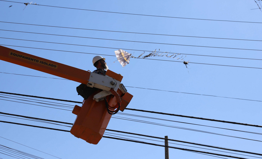 Copel alerta para os perigos de pipas perto da rede elétrica.