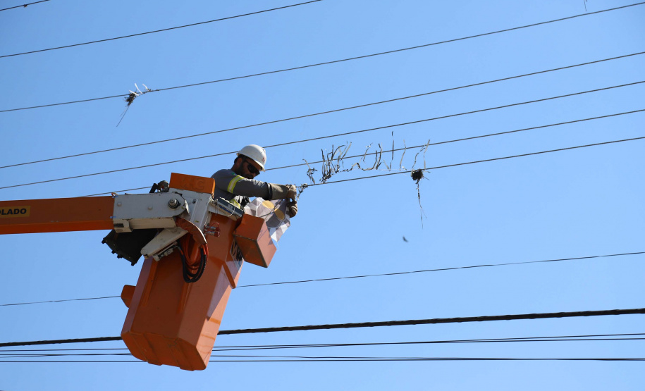 Copel alerta para os perigos de pipas perto da rede elétrica.