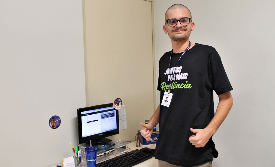 Lucas Viana Castilho, 17 anos, foi aprovado em Ciências Contábeis. Natural de São Paulo e residente de Curitiba há dois anos, sempre estudou em escolas públicas. Para se preparar para o vestibular da UFPR, também contou com o auxílio de um cursinho solidário tocado aos fins de semana e feriados por estudantes e ex-estudantes da universidade. Foto:SEED