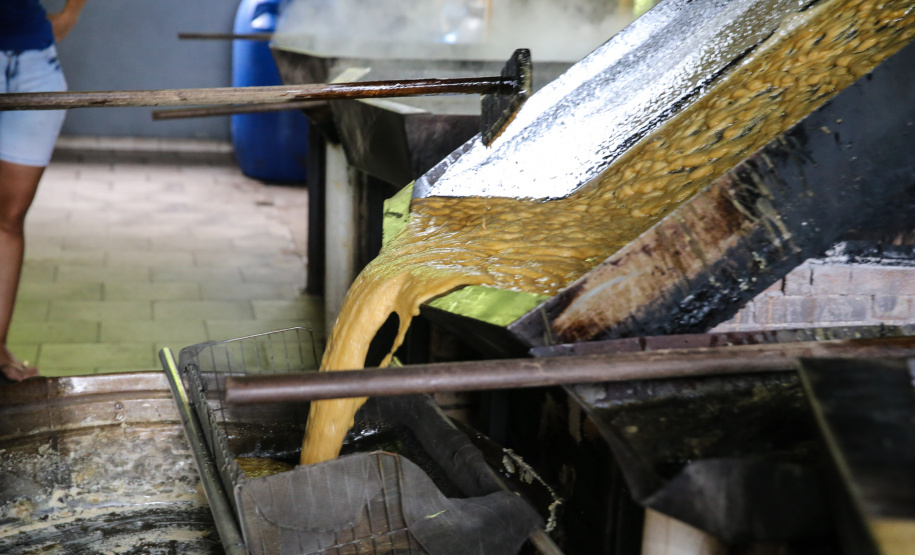 Produção de açucar mascavo e de melado de açúcar mascavo de cana-de-açúcar produzido pelo produtor Rafael Morgenstern em Capanema, no sudoeste do Paraná.  Capanema - 16/01/2020 - Foto: Geraldo Bubniak/AEN