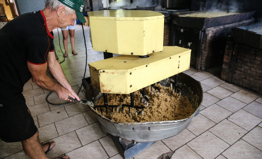 Produção de açucar mascavo e de melado de açúcar mascavo de cana-de-açúcar produzido pelo produtor Rafael Morgenstern em Capanema, no sudoeste do Paraná.  Capanema - 16/01/2020 - Foto: Geraldo Bubniak/AEN