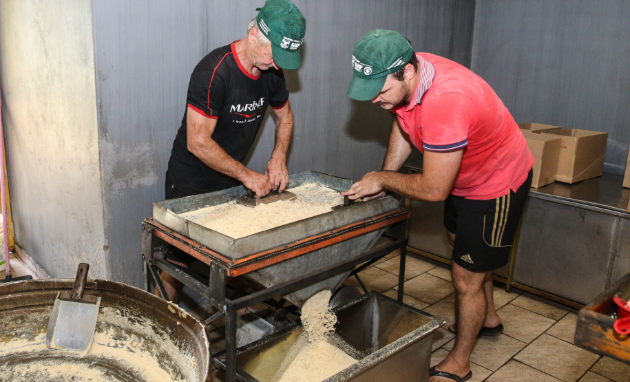 Produção de açucar mascavo e de melado de açúcar mascavo de cana-de-açúcar produzido pelo produtor Rafael Morgenstern em Capanema, no sudoeste do Paraná.  Capanema - 16/01/2020 - Foto: Geraldo Bubniak/AEN